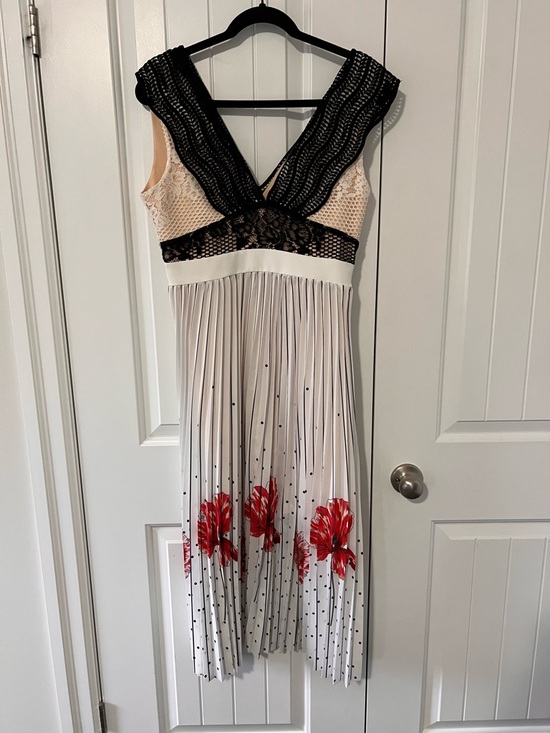 Foxiedox Hera Crochet Lace & Pleated Printed Midi Dress - Picture 3 of 10